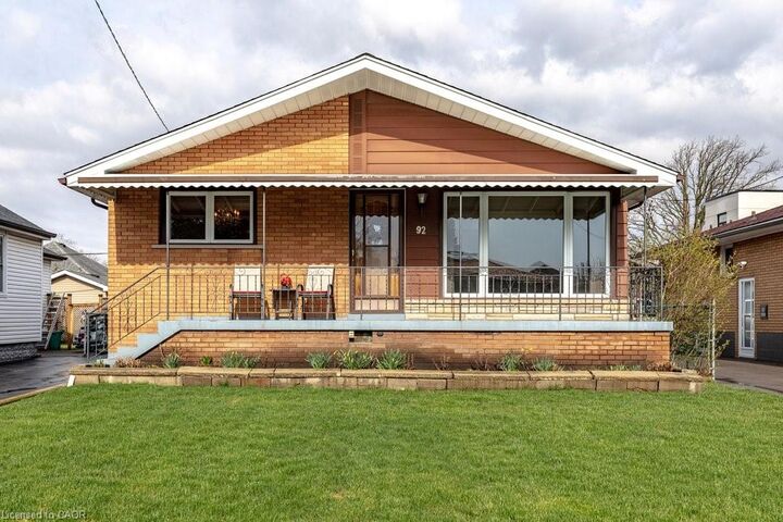 Property Photo:  92 Reid Avenue S  ON L8K 3V1 