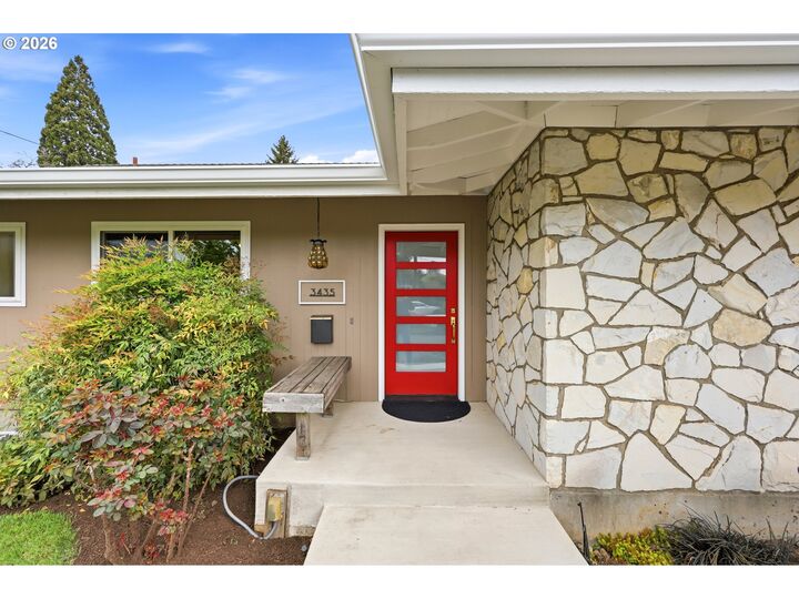 Property Photo:  3435 SE Raymond St  OR 97202 