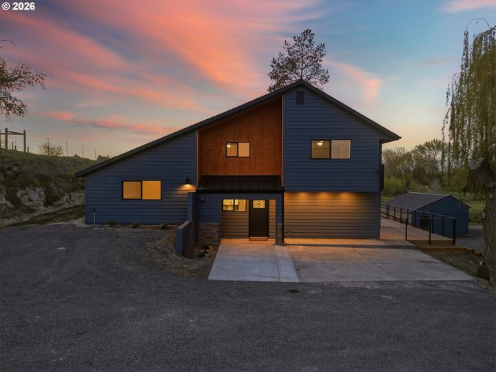 Property Photo:  54027 Summers Ln  OR 97862 