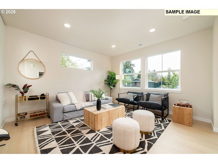 Property Photo: 5695 SE 60th Ave OR 97206