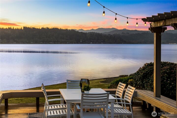 Property Photo:  3418 W Lake Sammamish Parkway SE  WA 98008 