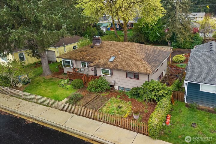 Property Photo: 907 6th Avenue SW WA 98512