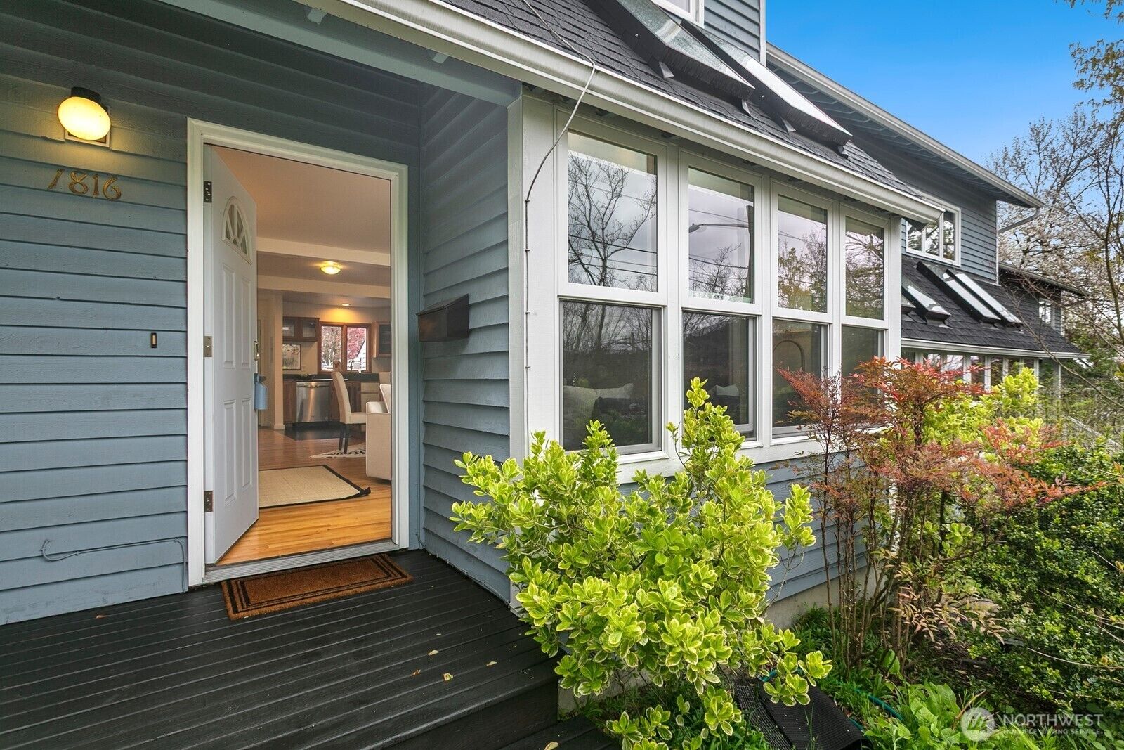 Property Photo:  1816 East  Jefferson Street B  WA 98122 