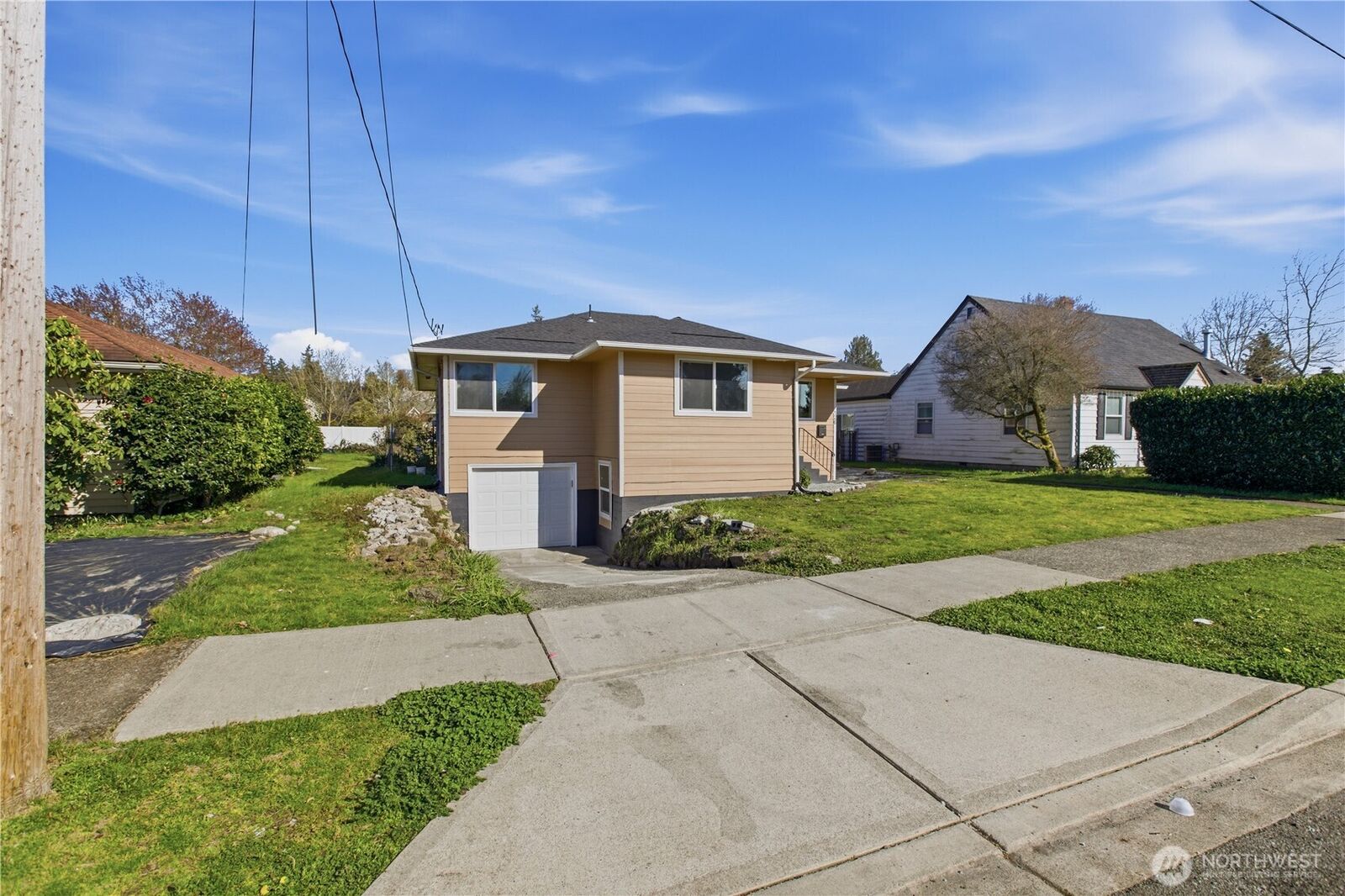 Property Photo:  126  K Street NE  WA 98002 