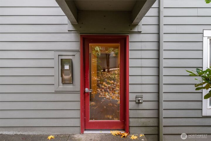 Property Photo:  2419 E Madison Street 2461  WA 98112 