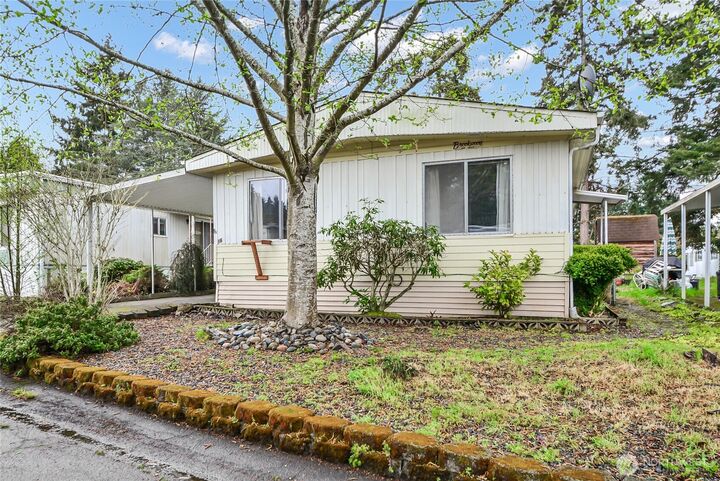 Property Photo:  5220 St SW 176th 16  WA 98037 