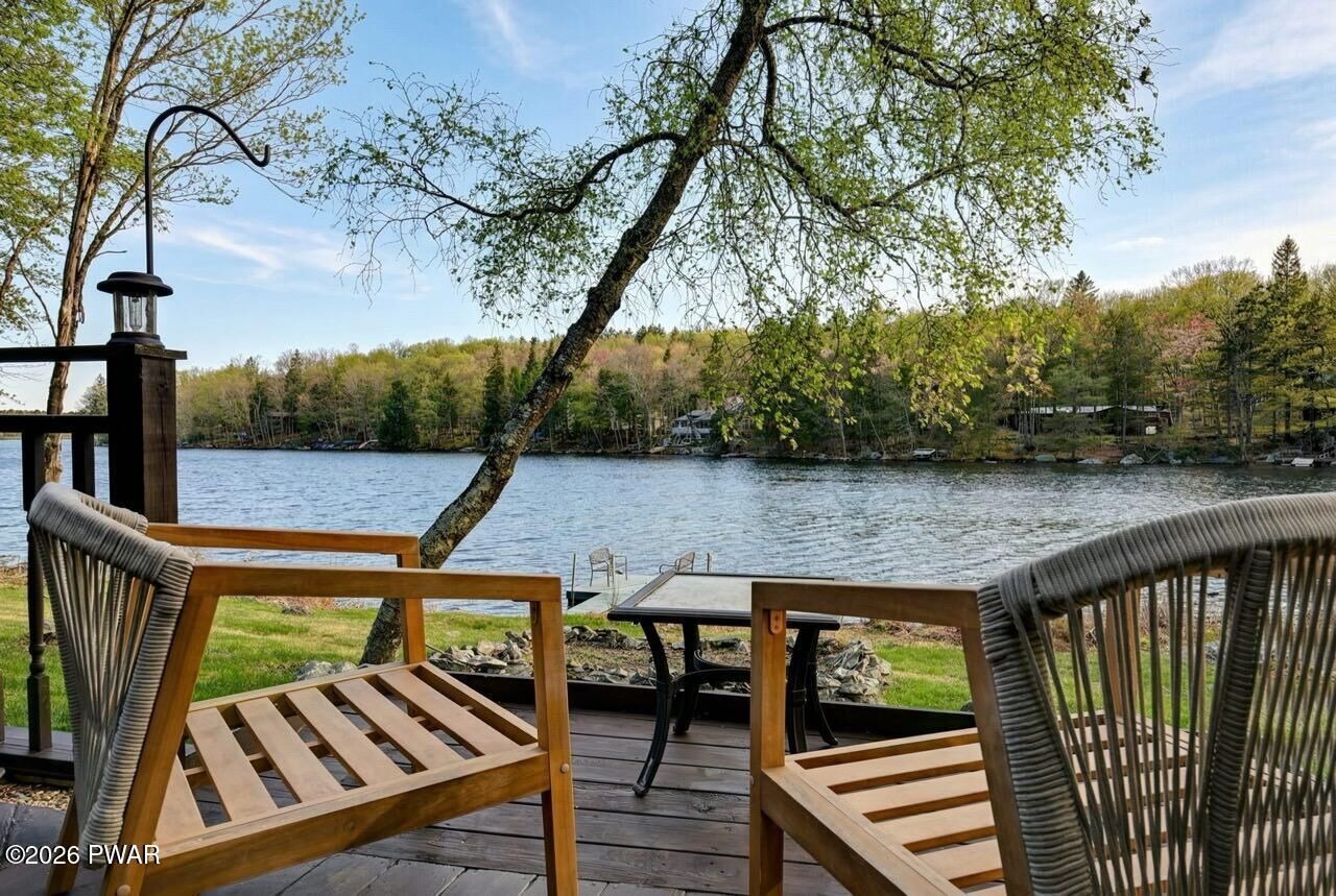 Property Photo:  806 Widgeon Court  PA 18428 