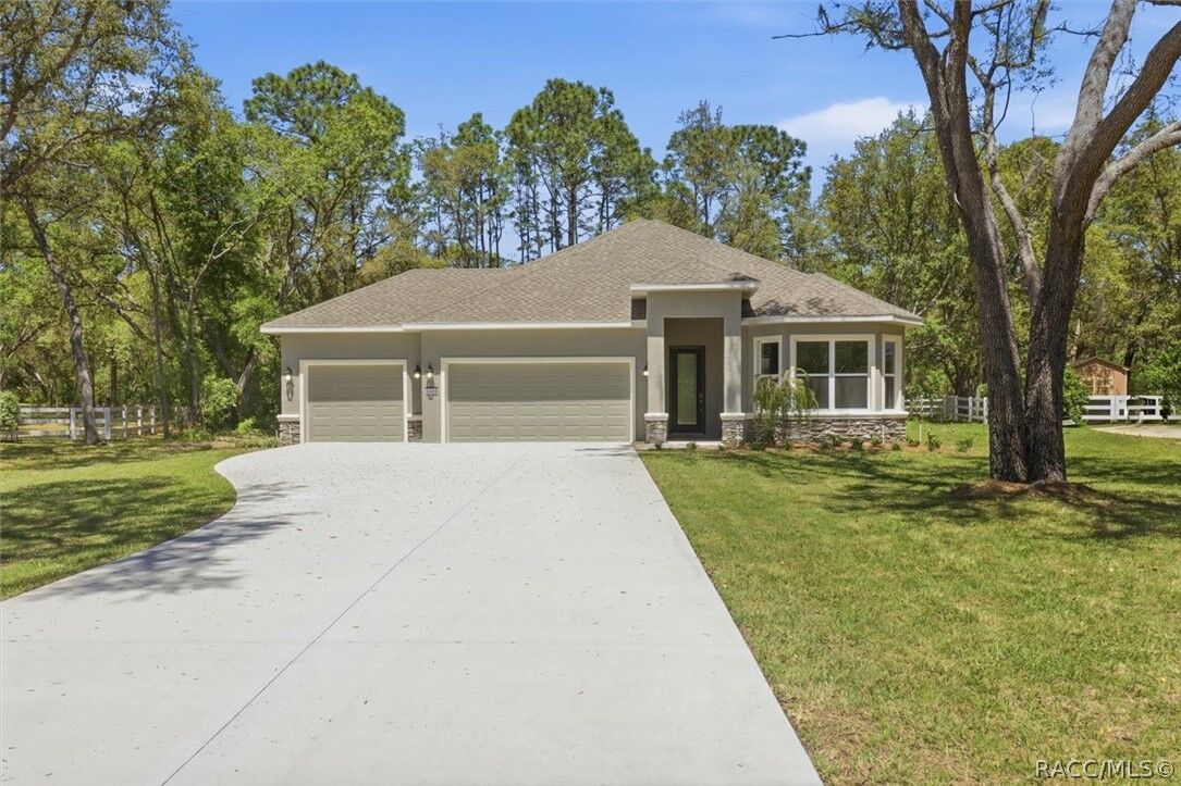 Property Photo: 1485 E St. James Loop FL 34453
