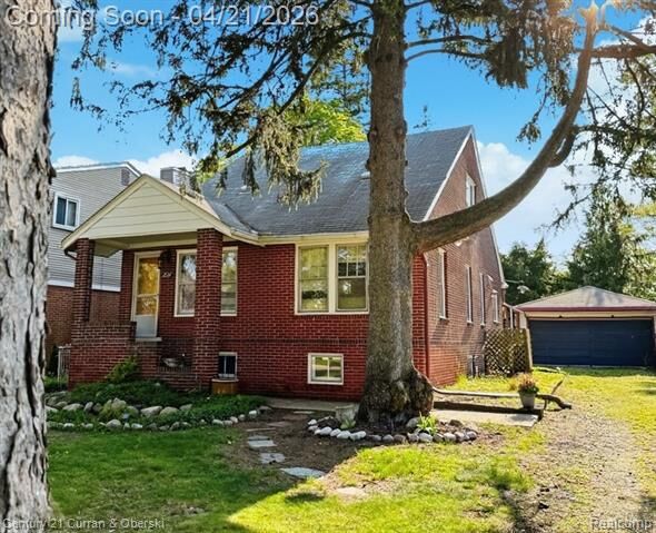 Property Photo:  2517 Maplewood Avenue  MI 48073 