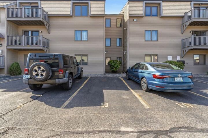 Property Photo:  9 Village Court 9  RI 02893 