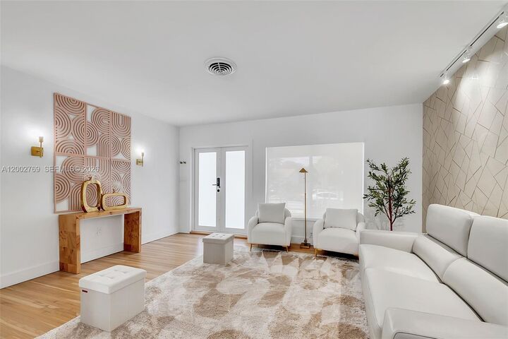 Property Photo:  301 SW 30th Ct  FL 33135 