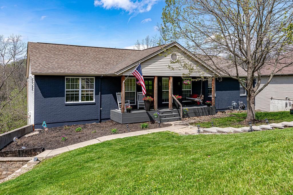 Property Photo:  1648 Brookridge Circle Drive  IN 47025 