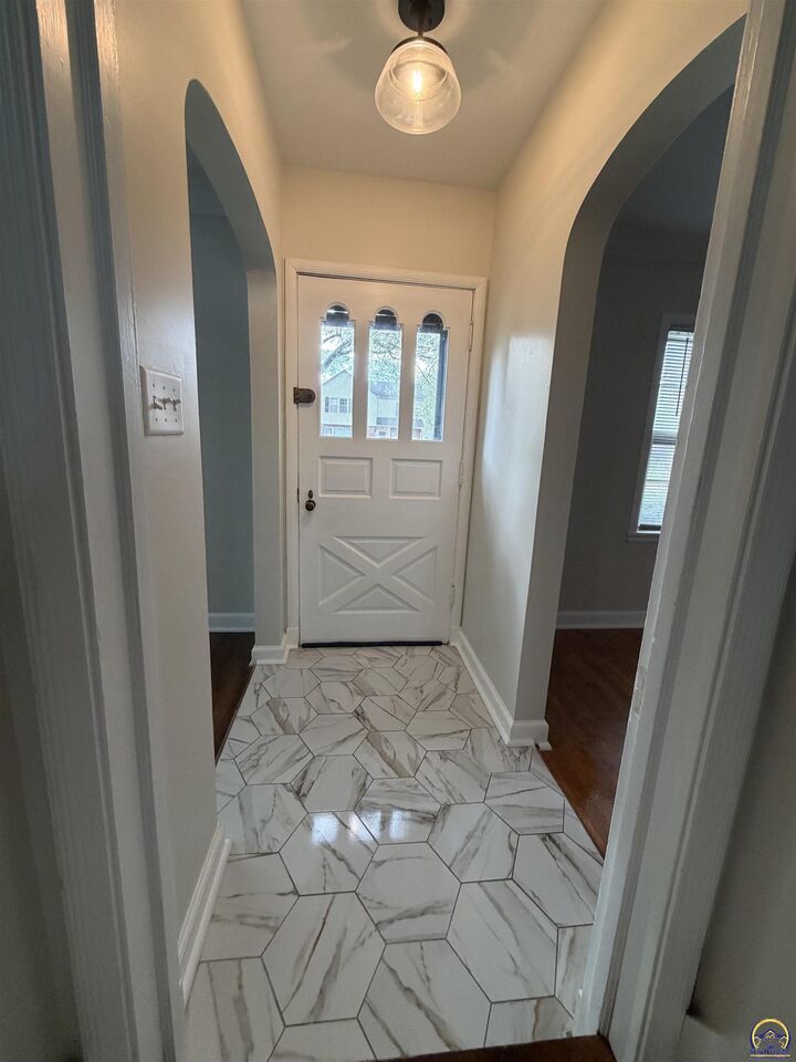 Property Photo:  1812 SW Webster Ave  KS 66604 