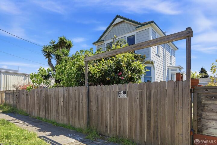 Property Photo:  979 Grace Avenue  CA 94608 