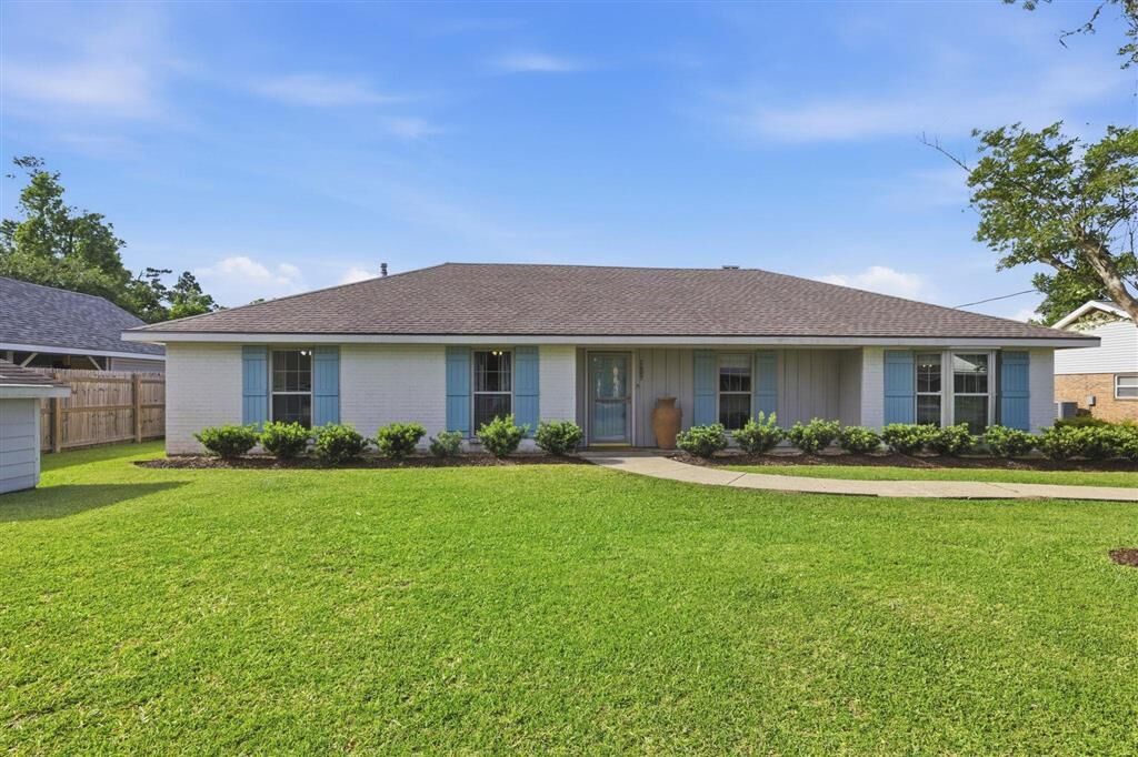 Property Photo: 2607 Timber Lane LA 70605