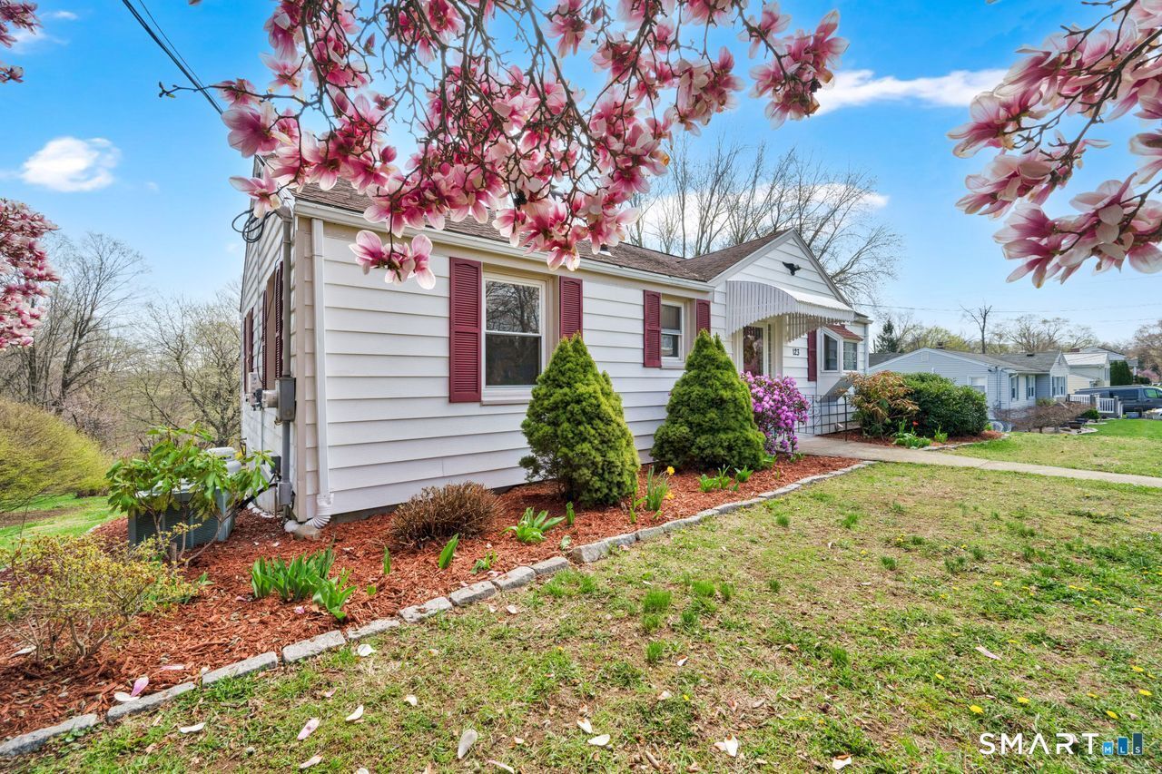 Property Photo:  123 Pleasant Avenue  CT 06512 