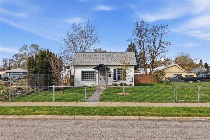 Property Photo:  2223 E Sharp Ave  WA 99202 