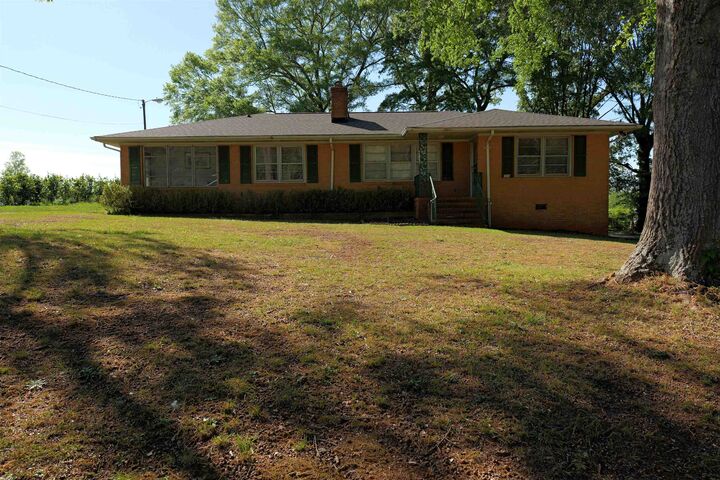 Property Photo:  303 Inman Road  SC 29365-1411 