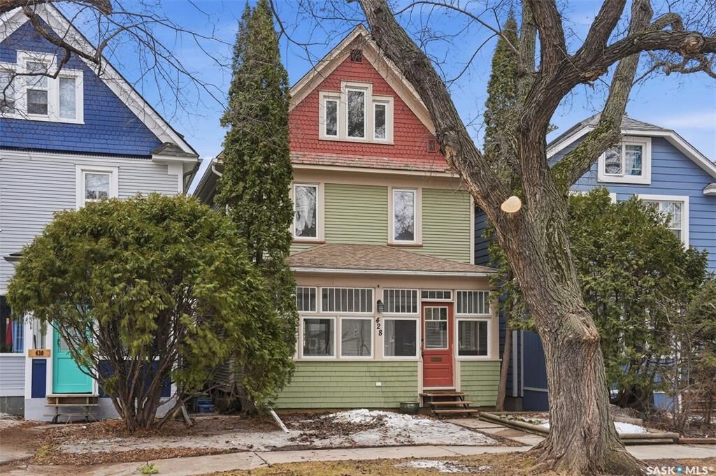 Property Photo:  428 6th Street E  SK S7H 1B8 