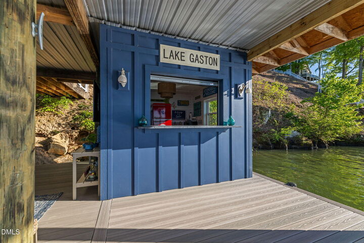 Property Photo:  348 Harbor Drive  NC 27551 