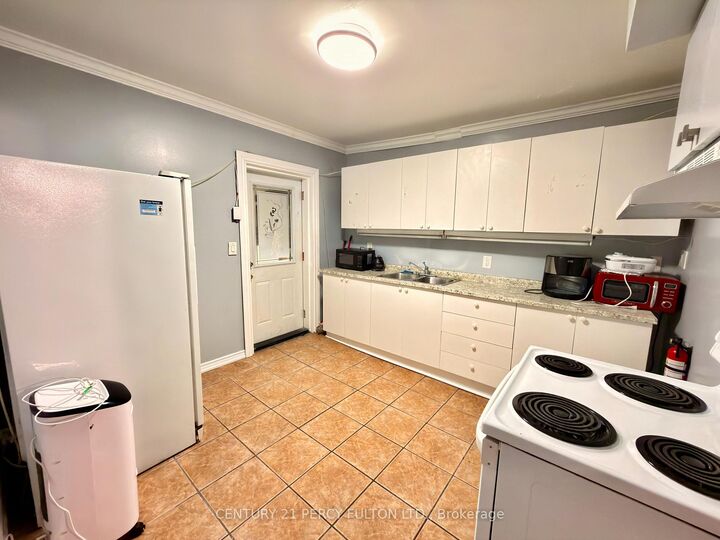 Photo de la propriété:  108 Cumberland Avenue 2nd Floor  ON L8M 1Z3 