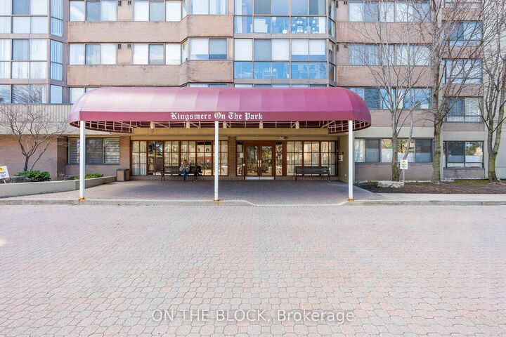 Property Photo: 880 Dundas Street W 203 ON L5C 4H3