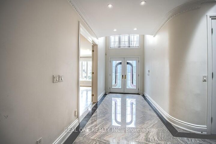 Property Photo: 50 Yorkminster Road ON M2P 1M3