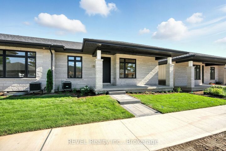 Property Photo: 11 Accursi Crescent ON L0S 1E2