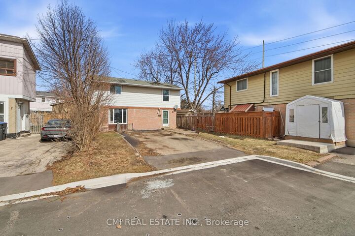 Property Photo: 8 Huronia Court ON L6S 2C7