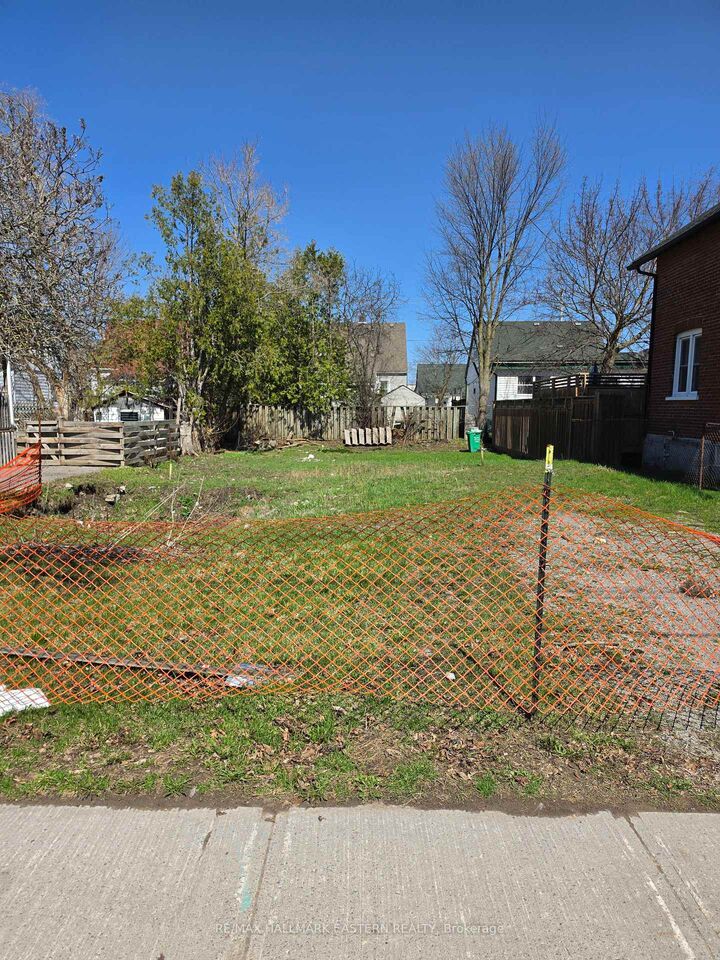 Property Photo:  434 Edison Avenue  ON K9J 4G3 