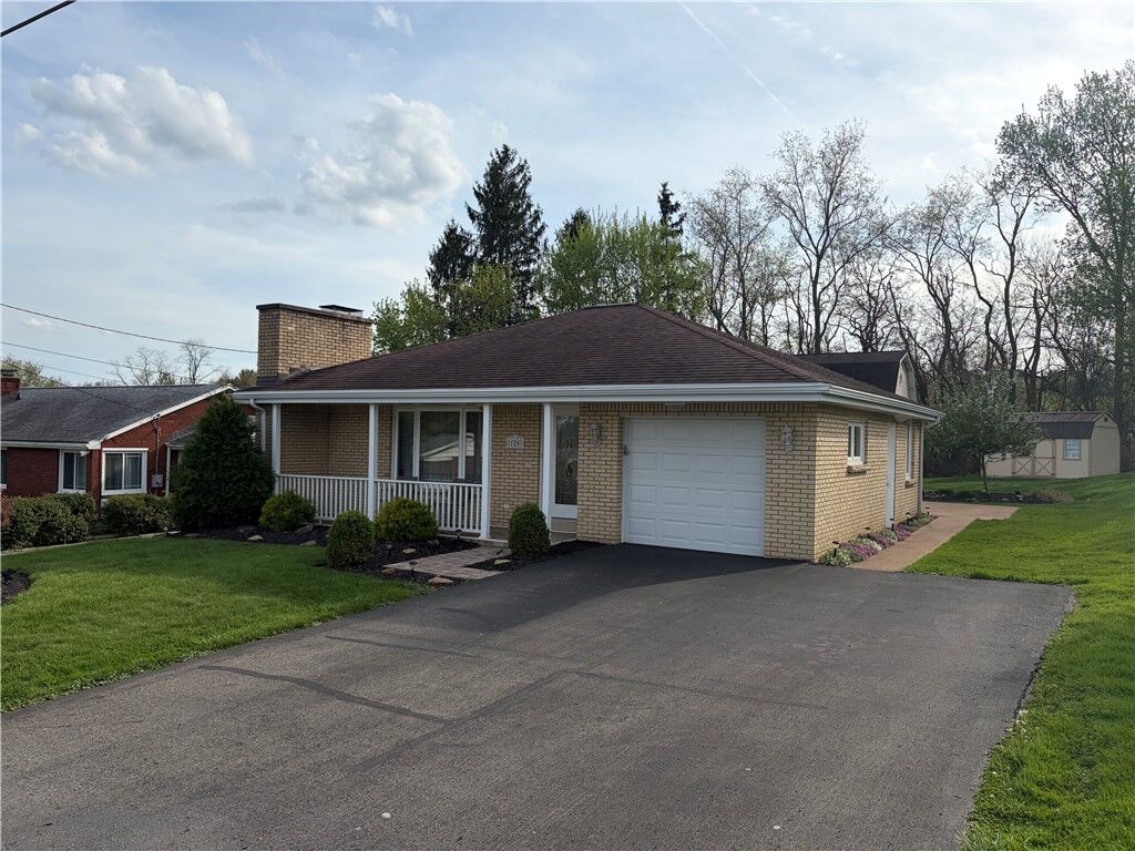 Property Photo:  120 Crestview Mnr  PA 15063 