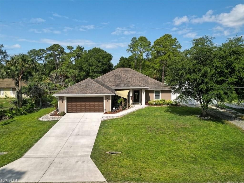Property Photo:  611 Cleveland Ave  FL 33972 