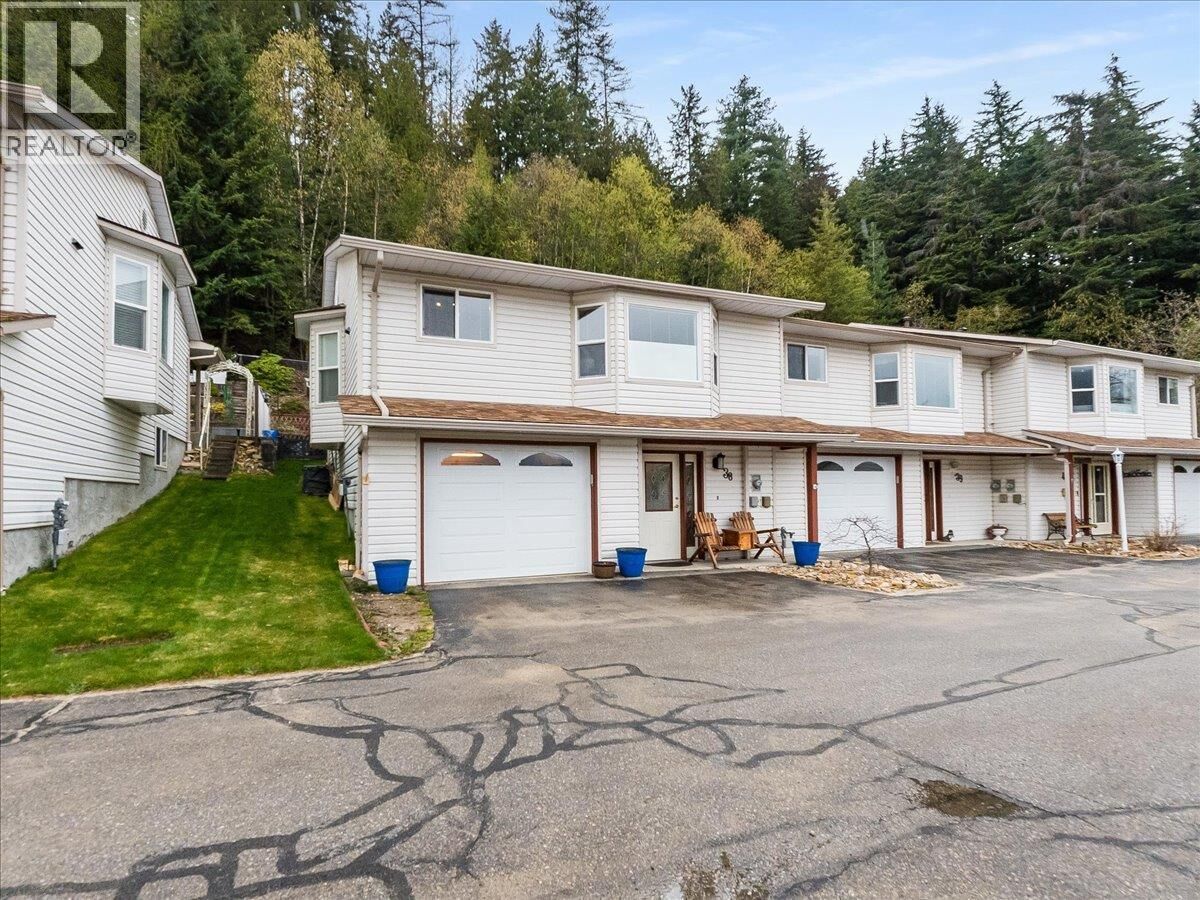 Property Photo:  2210 Columbia Avenue 38  BC V1N 2X1 