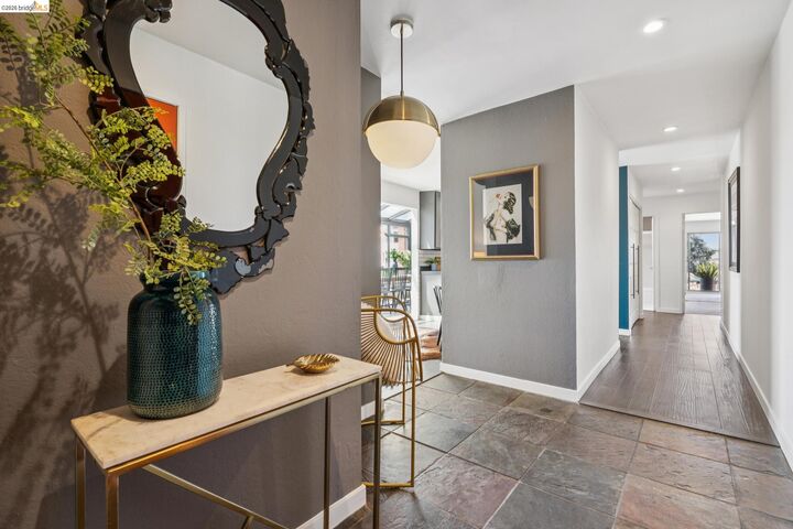 Property Photo:  525 Mandana Blvd 402  CA 94610 