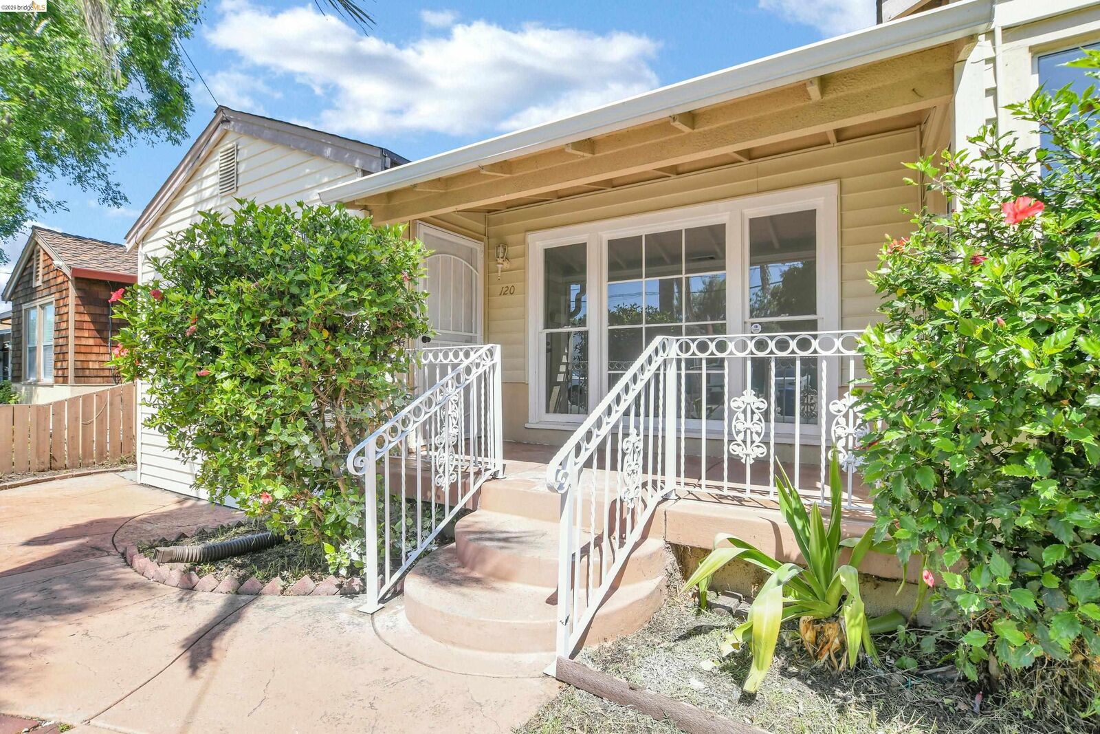Property Photo:  120 Hillcrest Ave  CA 94565 