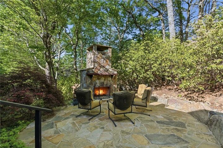 Property Photo:  204 Doe Run  GA 30571 