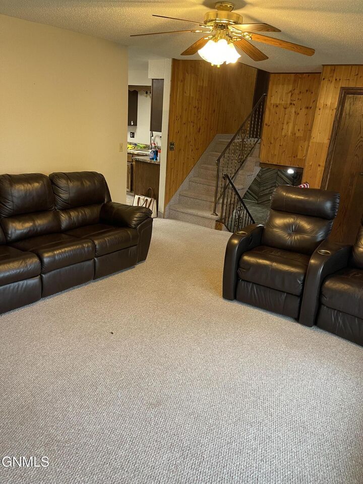 Property Photo:  905 Antelope Drive  ND 58545 