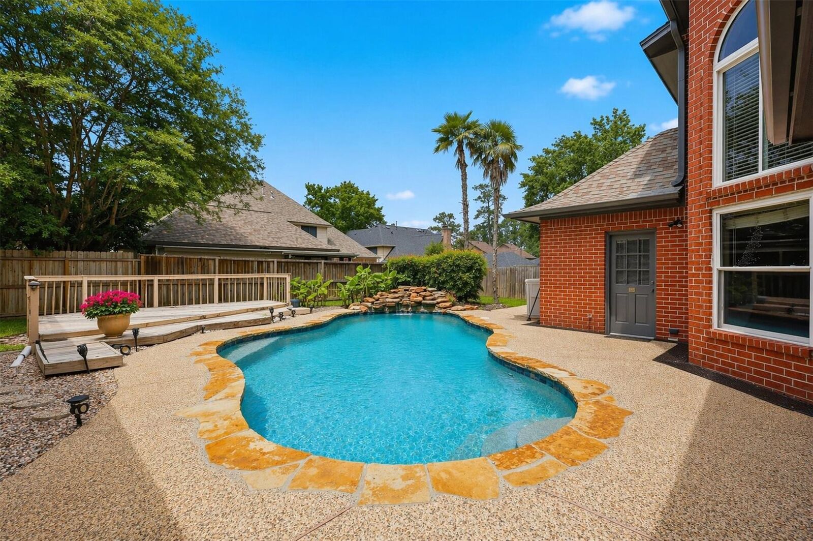 Property Photo: 6118 Hampton Way Court TX 77389