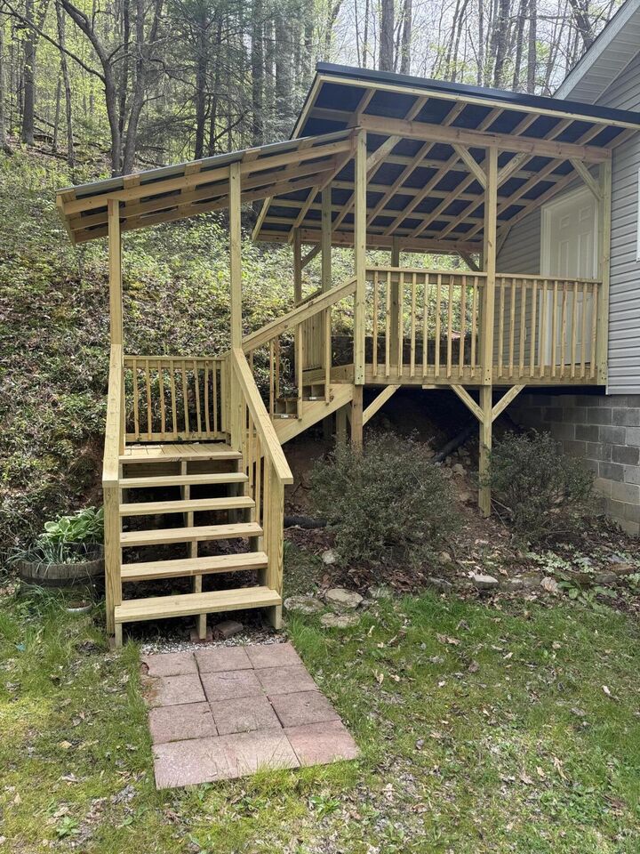 Property Photo:  454 SW Four Mile,Right Fork Road  KY 40939 