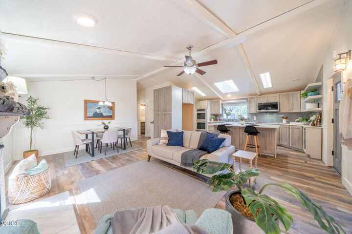 Property Photo:  1626 NW 21st Street  OR 97367 