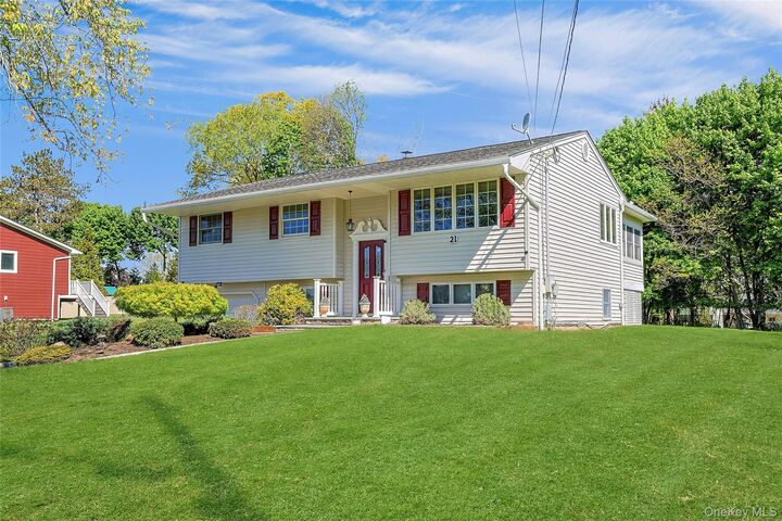 Property Photo:  21 Kreuz Drive  NY 10994 