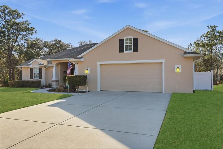 Property Photo:  6 Carnation Court  FL 34446 