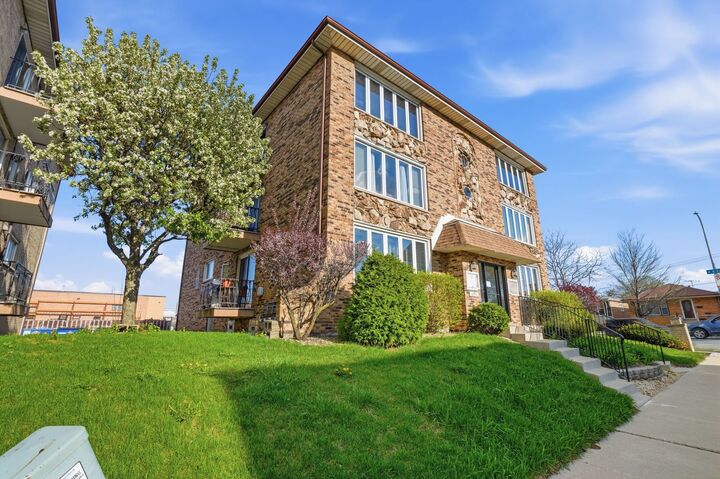 Property Photo:  6257 S Newland Avenue 1N  IL 60638 