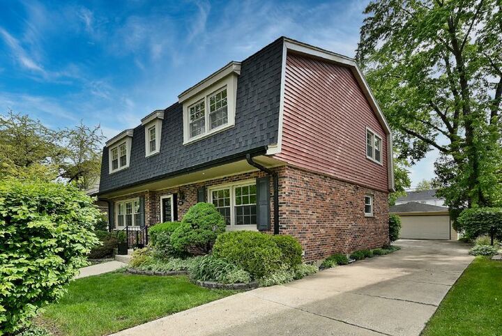 Property Photo:  191 S Hawthorne Avenue  IL 60126 
