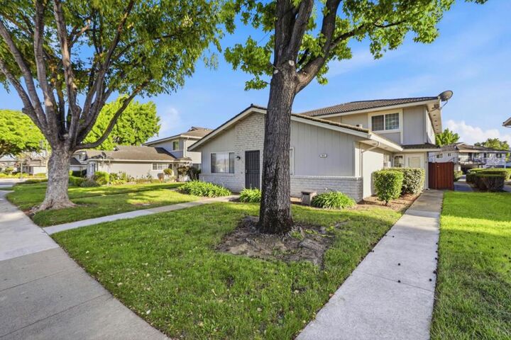 Property Photo:  812 Blossom Hill Road 2  CA 95123 