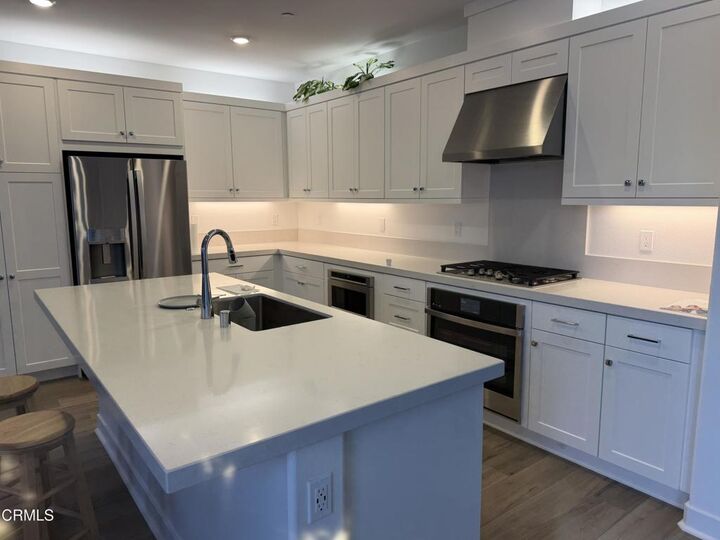 Property Photo:  461 Snowdrop Lane  CA 93060 