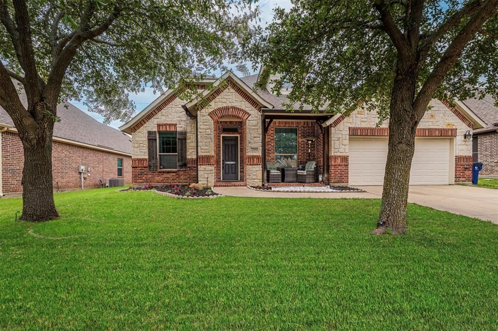 Property Photo: 209 Boardwalk Avenue TX 75165