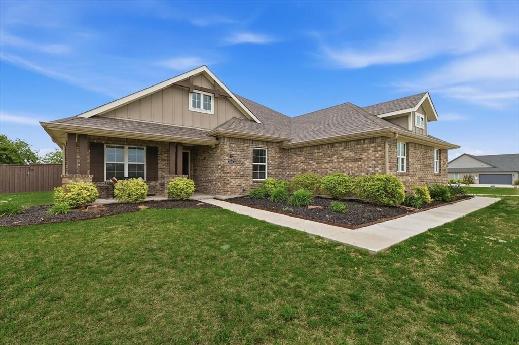 Property Photo:  5013 Diamond Drive  TX 76266 