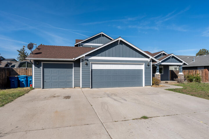 Property Photo:  2113 NW 22nd Street  OR 97756 