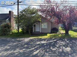 Property Photo:  1216 N 1st Ave  WA 98626 